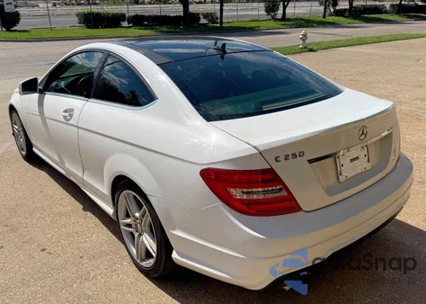 2013 Mercedes-Benz C 250 из США, поврежденный, VIN WDDGJ4HB2DG089470